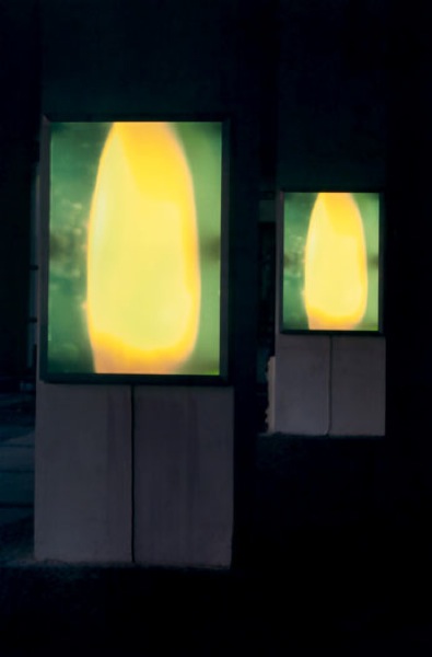  o.T. | 2-teilige Fotoarbeit, je 84,1 x 119,8 cm | Leuchtrahmen | 2005